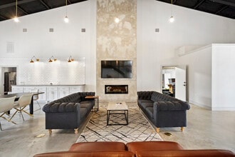 12726 Moon Rd, Willis, TX à louer Photo intérieure– Image 1 sur 28