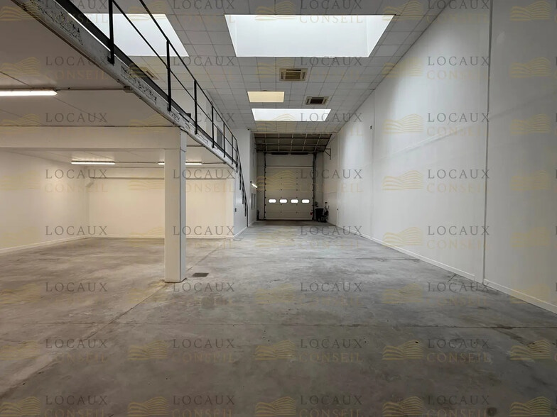 Local d’activités dans Ennery à louer - Photo intérieure – Image 2 sur 13