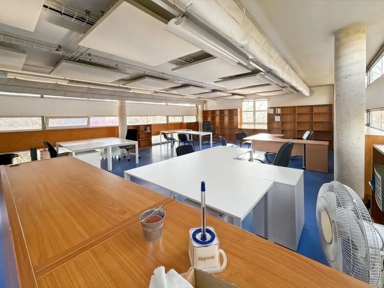 26 Avenue Andre Roussin, Marseille à louer - Photo intérieure – Image 3 sur 16