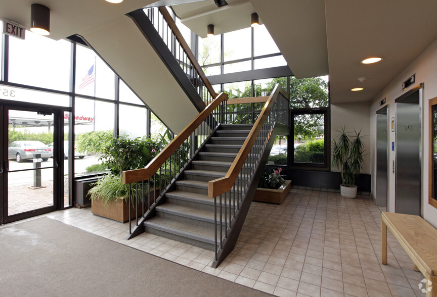 3515 Massillon Rd, Uniontown, OH à louer - Hall d’entrée – Image 2 sur 4