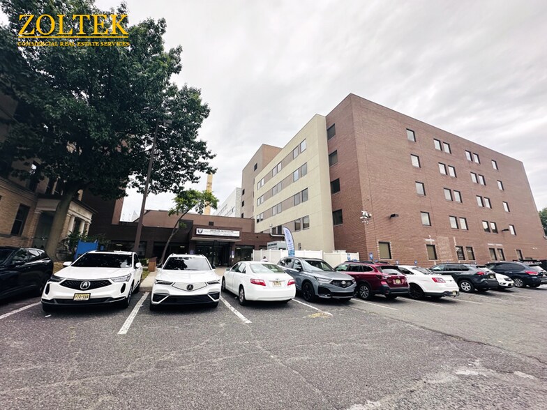 680 Broadway, Paterson, NJ à vendre - Photo de l’immeuble – Image 3 sur 11