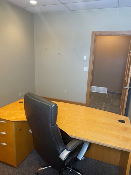 2323 16th Ave S, Moorhead, MN à louer - Photo de l’immeuble – Image 3 sur 4