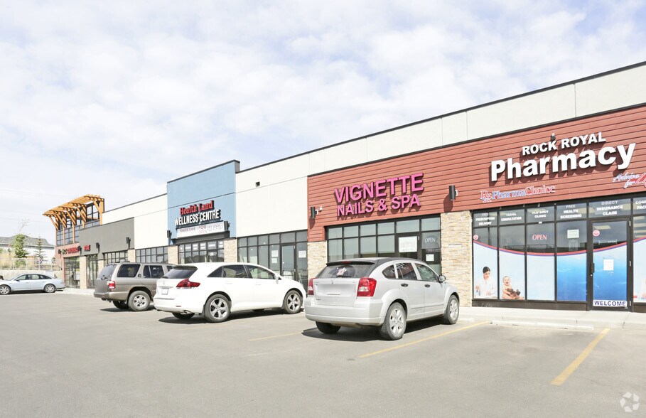 500 Royal Oak Dr NW, Calgary, AB à vendre - Photo de l’immeuble – Image 3 sur 10