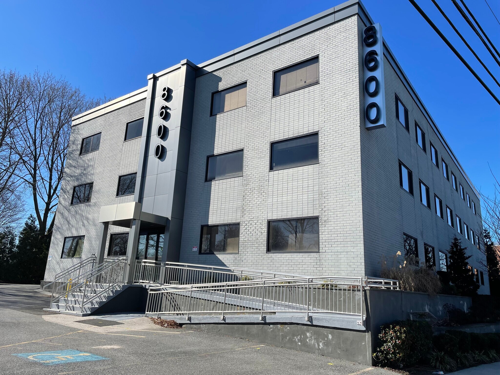 8600 West Chester Pike, Upper Darby Township, PA à louer Photo de l’immeuble– Image 1 sur 8