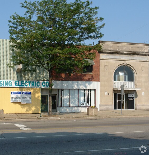 1202 S Washington Ave, Lansing, MI à louer - Photo de l’immeuble – Image 2 sur 5