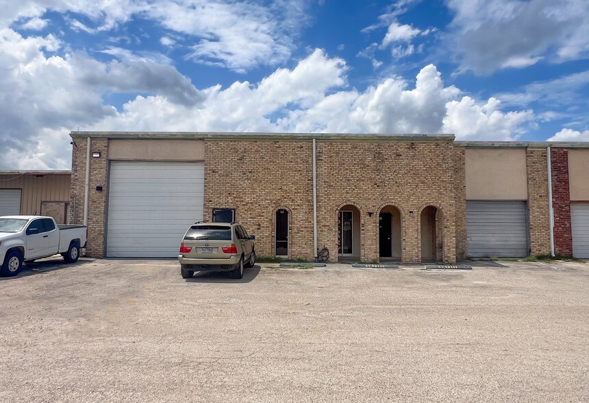314 E Nakoma St, San Antonio, TX à louer - Photo de l’immeuble – Image 1 sur 4