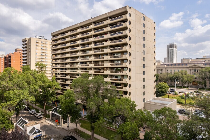 9837 110th St NW, Edmonton, AB à vendre - Photo principale – Image 1 sur 1