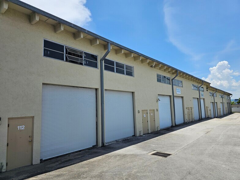 1310 S Killian Dr, West Palm Beach, FL à louer - Photo de l’immeuble – Image 3 sur 6