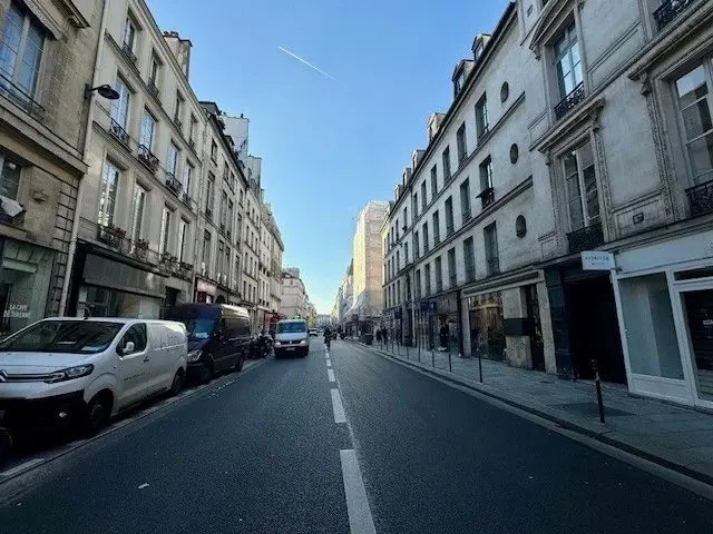 Local commercial dans Paris à louer - Photo de l’immeuble – Image 2 sur 2