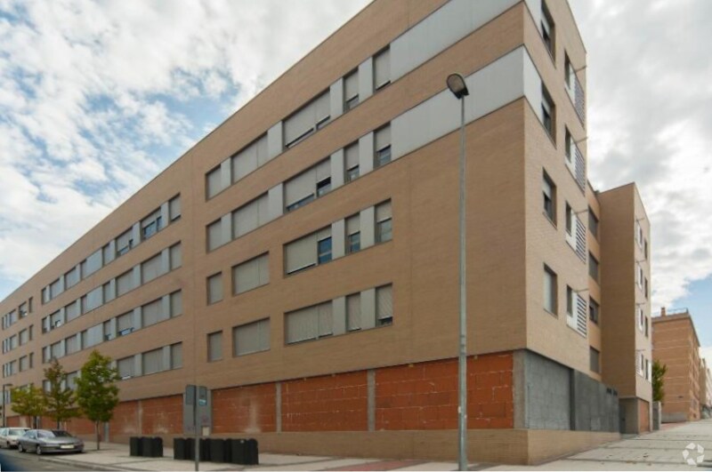 Immeuble residentiel dans Arganda del Rey, Madrid à vendre - Photo de l’immeuble – Image 2 sur 3
