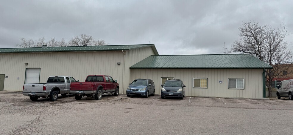 940 Kennel Dr, Rapid City, SD à louer - Photo de l’immeuble – Image 3 sur 12