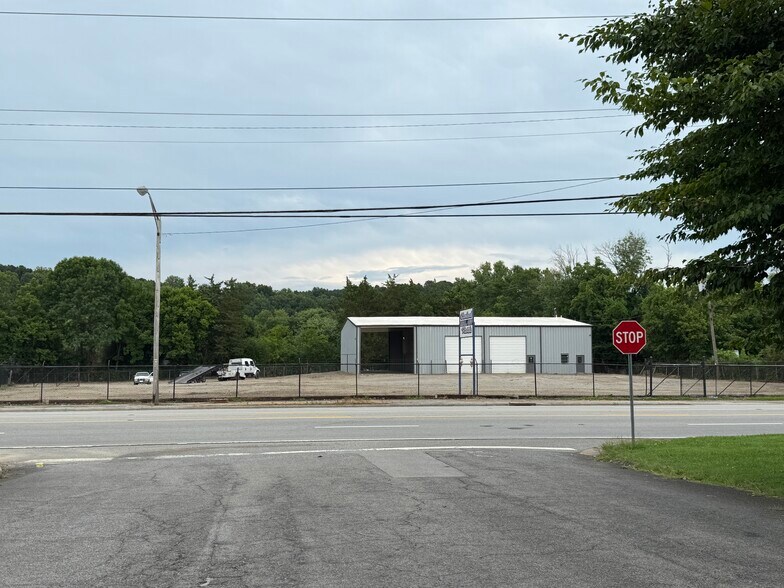 1009 S Lee Hwy, Cleveland, TN à louer - Photo de l’immeuble – Image 1 sur 9