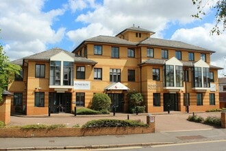 Regatta Pl, Bourne End à louer Photo de l’immeuble– Image 1 sur 2