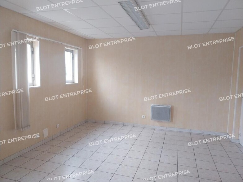 Local d'activités dans Chateauneuf Du Faou à vendre - Photo intérieure – Image 3 sur 19
