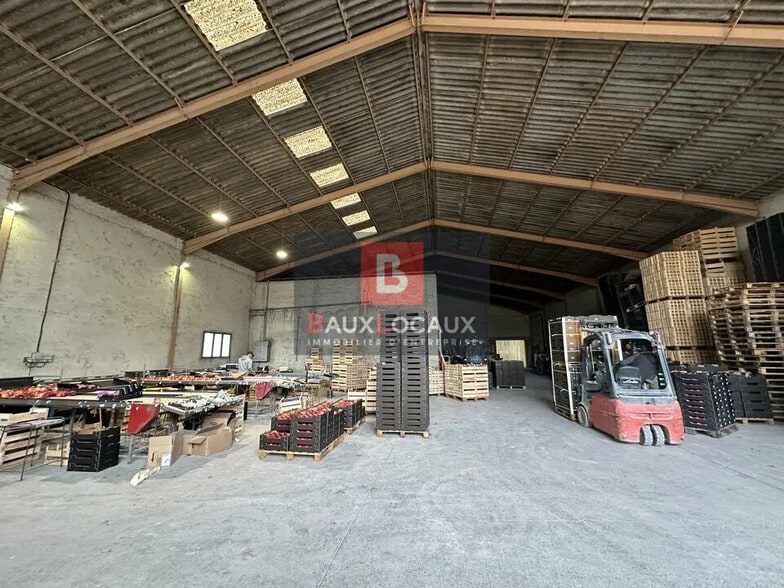 Local d'activités dans Noves à vendre - Photo de l’immeuble – Image 2 sur 11