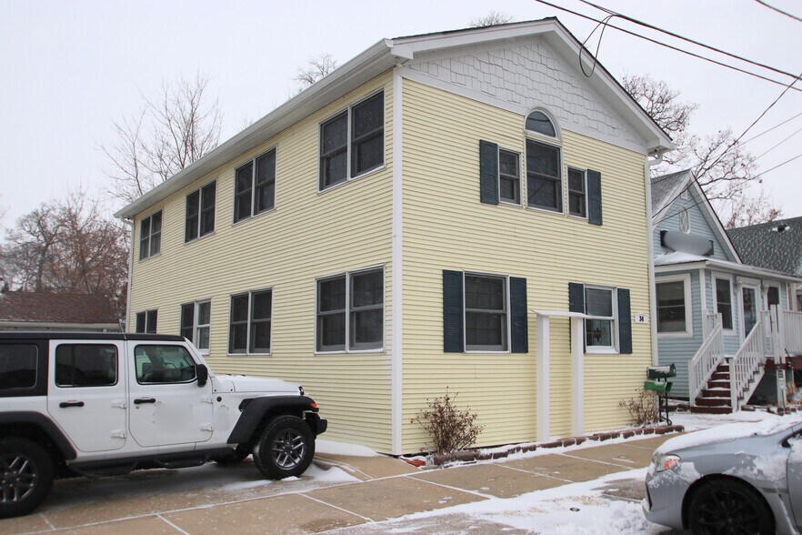 34 W Grand Ave, Fox Lake, IL à louer - Photo principale – Image 1 sur 23