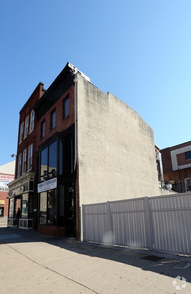 327 N Eutaw St, Baltimore, MD à vendre - Photo de l’immeuble – Image 2 sur 4