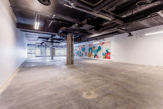 12060 Jasper Av NW, Edmonton, AB à louer Photo de l’immeuble– Image 2 sur 5