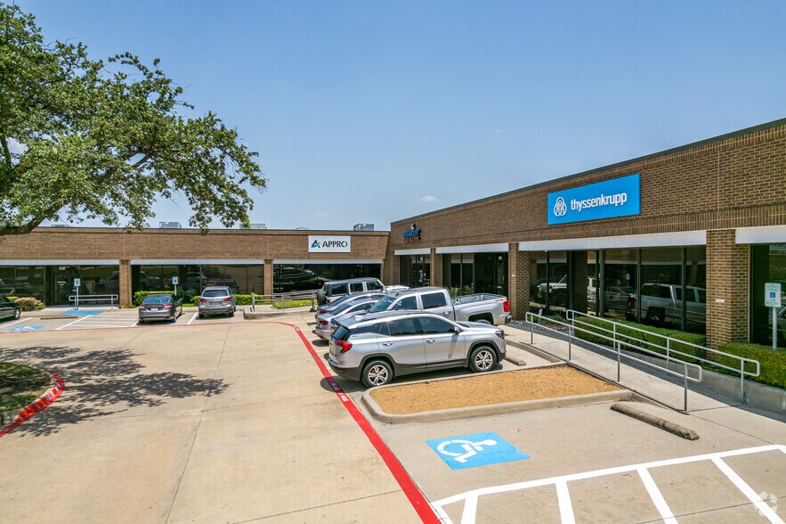 1805 Royal Ln, Dallas, TX à louer - Photo de l’immeuble – Image 3 sur 7