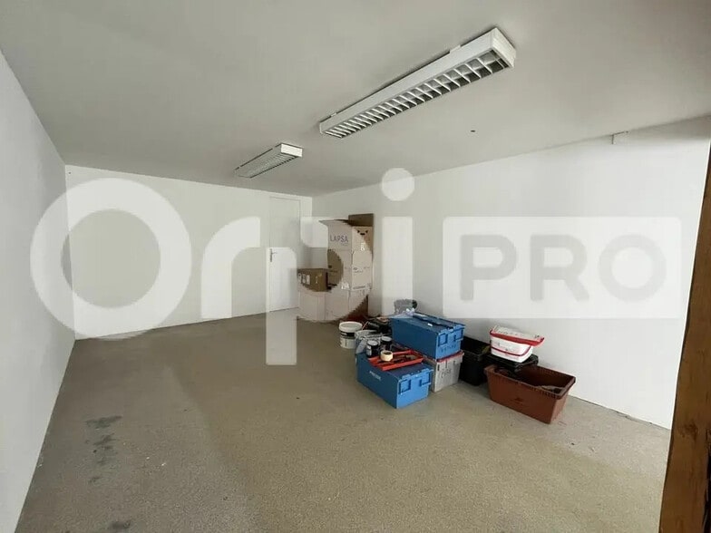 Local commercial dans Songeons à vendre - Photo de l’immeuble – Image 3 sur 4