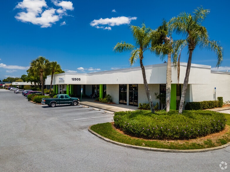 12345 Starkey Rd, Largo, FL à louer - Photo principale – Image 1 sur 9