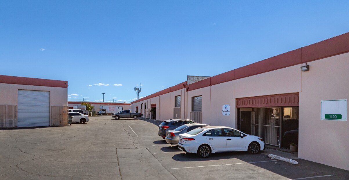 1400-1410 Arrow Hwy, Irwindale, CA à louer Photo de l’immeuble– Image 1 sur 7