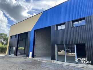 Plus de détails pour Local d'activités à louer