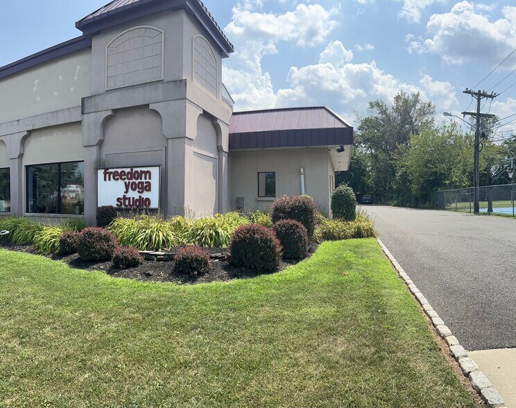 107 Sherman Ave, Raritan, NJ à louer - Photo de l’immeuble – Image 2 sur 13