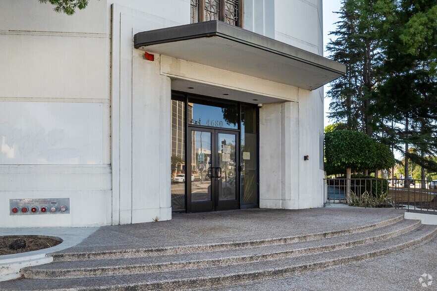 4680 Wilshire Blvd, Los Angeles, CA à vendre - Photo de l’immeuble – Image 3 sur 6