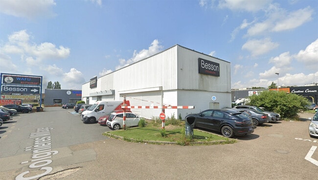 Plus de détails pour 1 N 10, Coignieres - Local commercial à louer