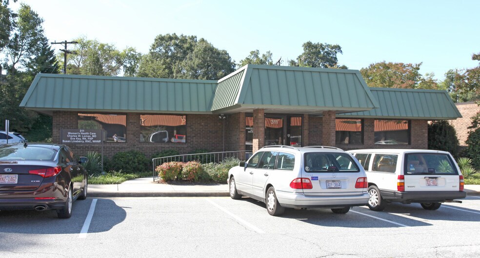 311 W Wendover Ave, Greensboro, NC à vendre - Photo de l’immeuble – Image 3 sur 19