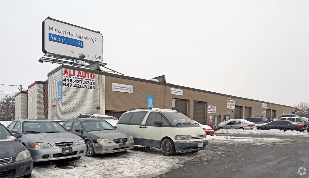 155 Norfinch Dr, Toronto, ON à louer - Photo principale – Image 1 sur 4
