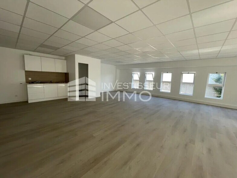 Bureau dans Champigny-sur-Marne à louer - Photo de l’immeuble – Image 1 sur 5
