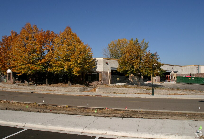35-49 Central St, Circle Pines, MN à louer - Photo de l’immeuble – Image 2 sur 5