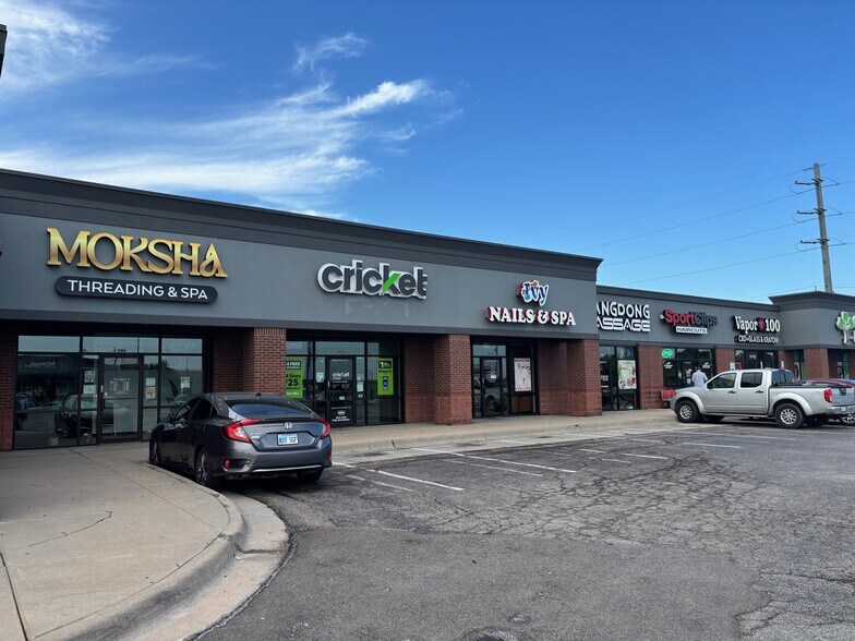 11333 E Kellogg Dr, Wichita, KS à louer - Photo de l’immeuble – Image 3 sur 13