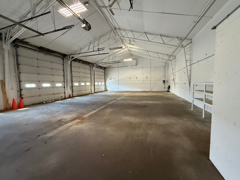 369 Big Bay Rd, Queensbury, NY à louer - Photo de l’immeuble – Image 3 sur 9