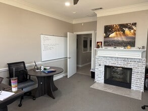 2124 Parkwood Dr, Bedford, TX à louer Photo intérieure– Image 1 sur 10
