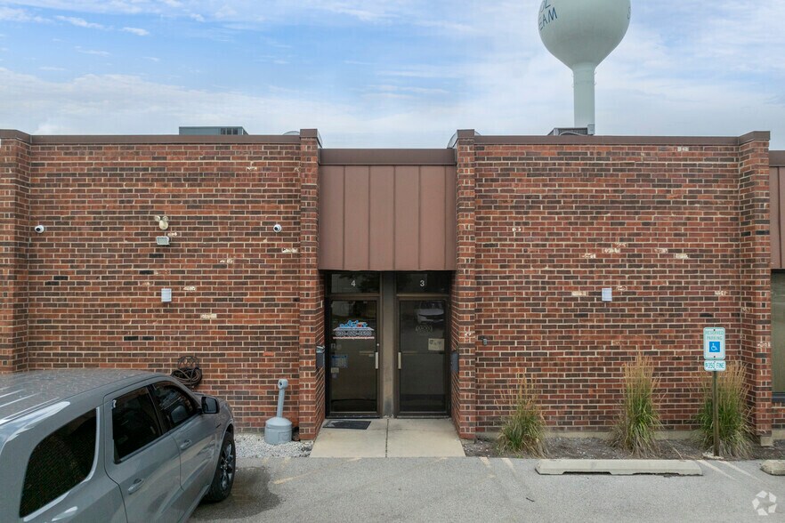 350 Randy Rd, Carol Stream, IL à louer - Photo de l’immeuble – Image 3 sur 6