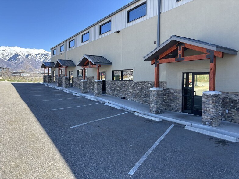 181 W 2675 N, Layton, UT à louer - Photo de l’immeuble – Image 3 sur 12