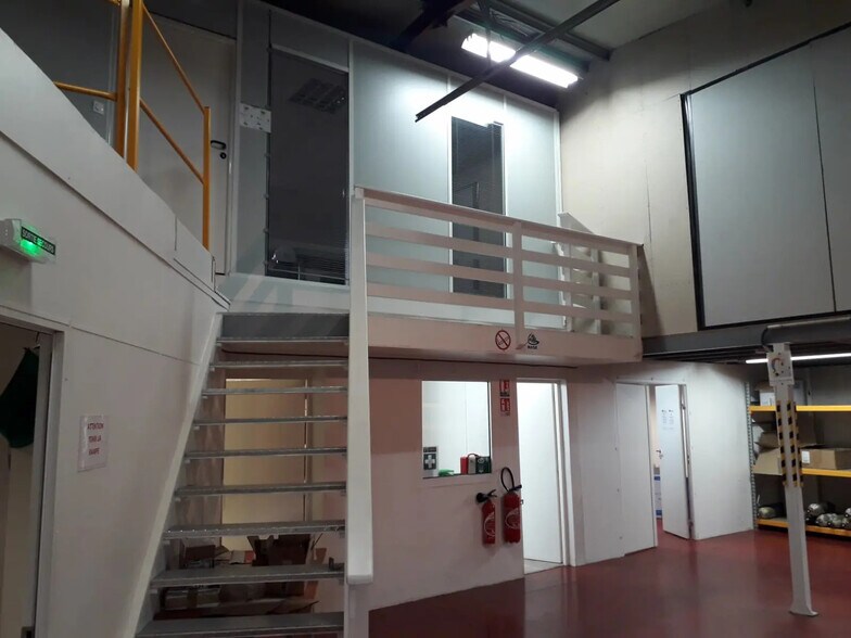 30 Rue Jacques Monod, Feyzin à louer - Photo de l’immeuble – Image 2 sur 2