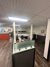 1633 Erringer Rd, Simi Valley, CA à louer Photo intérieure– Image 2 sur 25