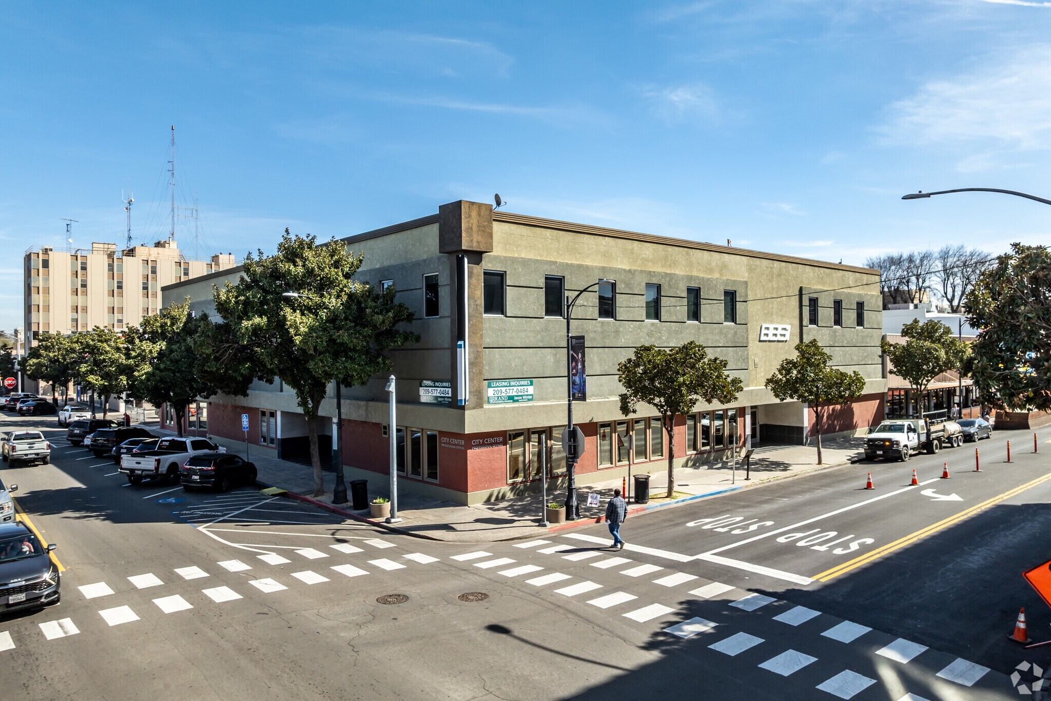 1114 J St, Modesto, CA à louer Photo principale– Image 1 sur 4
