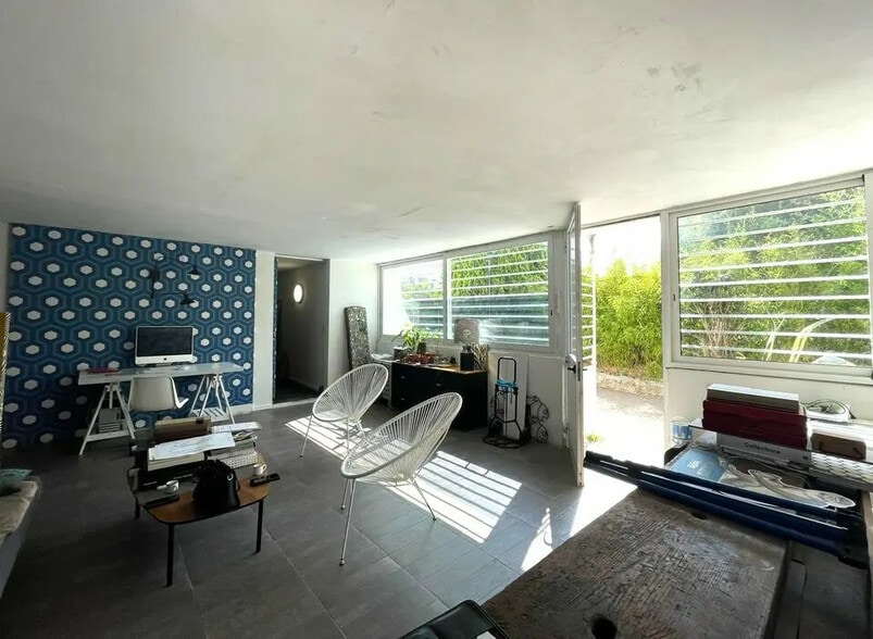 Local commercial dans Villeneuve-Loubet à louer - Photo de l’immeuble – Image 3 sur 8