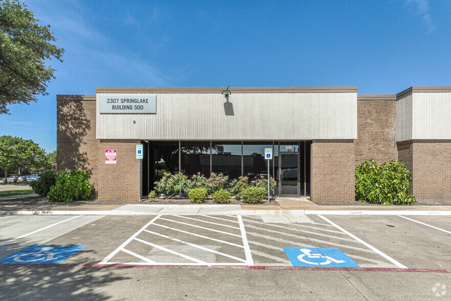 2307 Springlake Rd, Farmers Branch, TX à louer - Photo de l’immeuble – Image 3 sur 20
