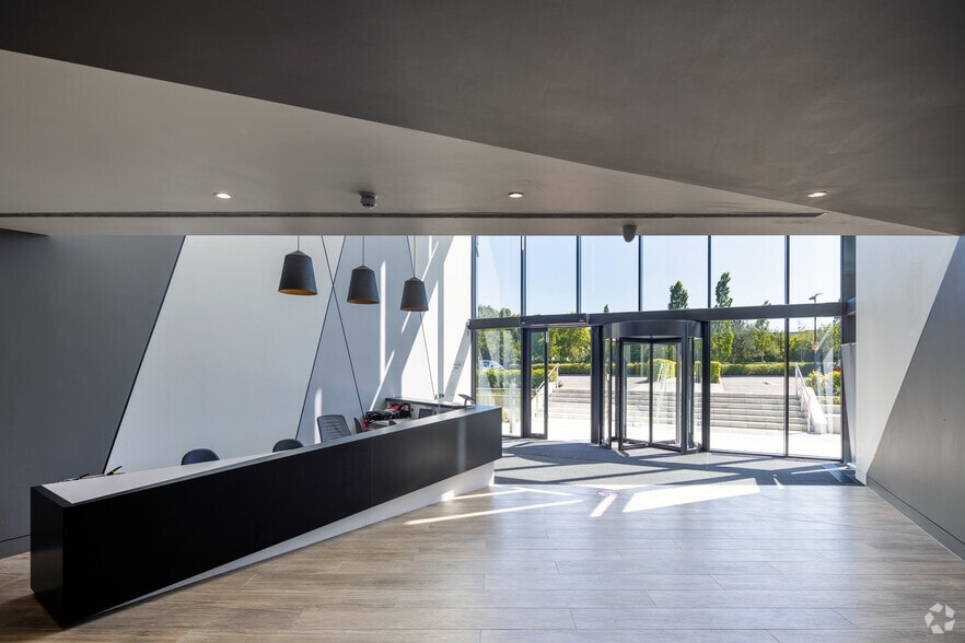 Crockford Ln, Chineham à louer - Hall d’entrée – Image 2 sur 3