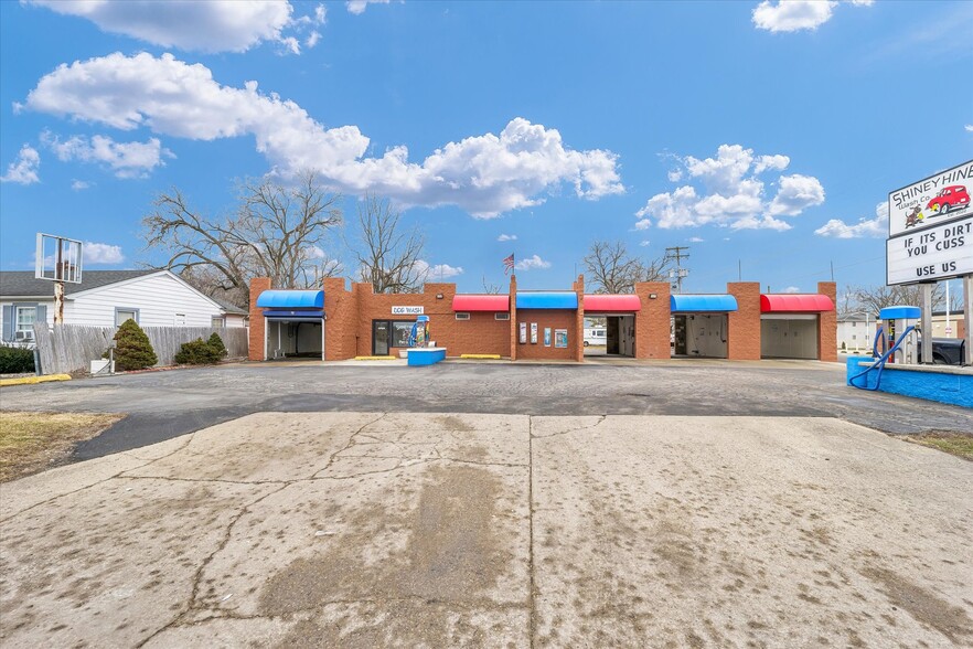 110 W Lincoln Ave, Charleston, IL à vendre - Photo de l’immeuble – Image 1 sur 21