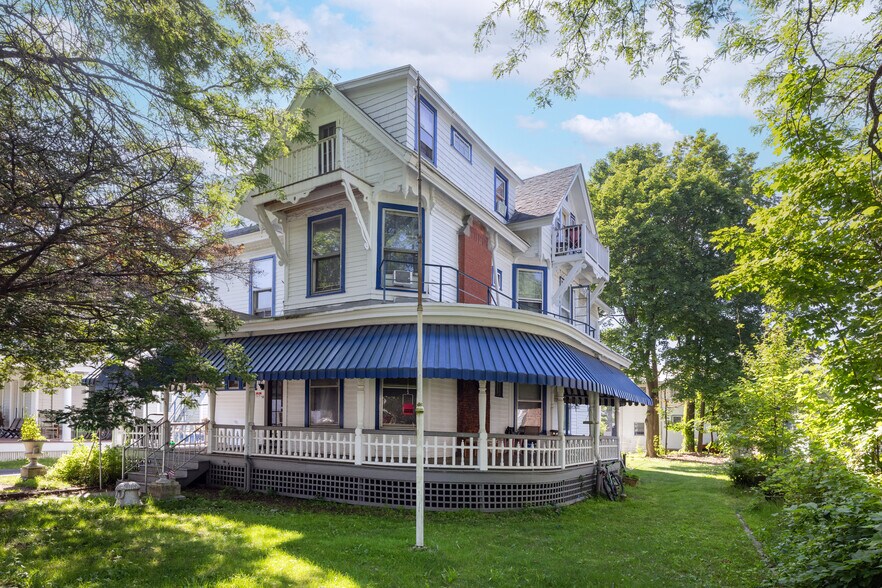 58 Saint James St, Kingston, NY à vendre - Photo de l’immeuble – Image 2 sur 62