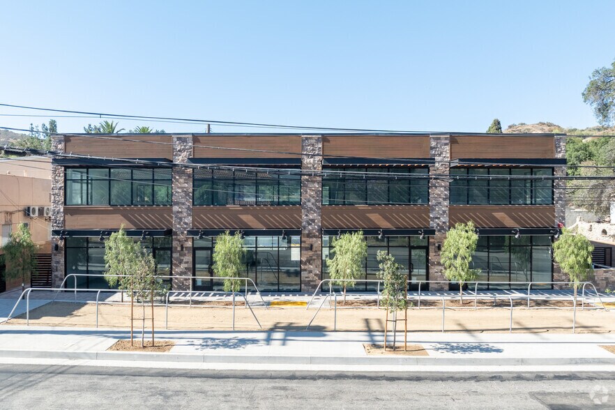 9668 Sunland Blvd, Shadow Hills, CA à louer - Photo de l’immeuble – Image 3 sur 27