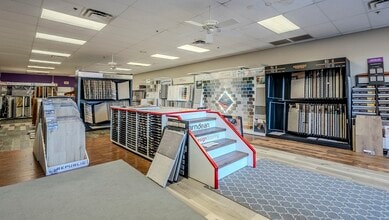 3145 E Chandler Blvd, Phoenix, AZ à louer Photo intérieure– Image 2 sur 5