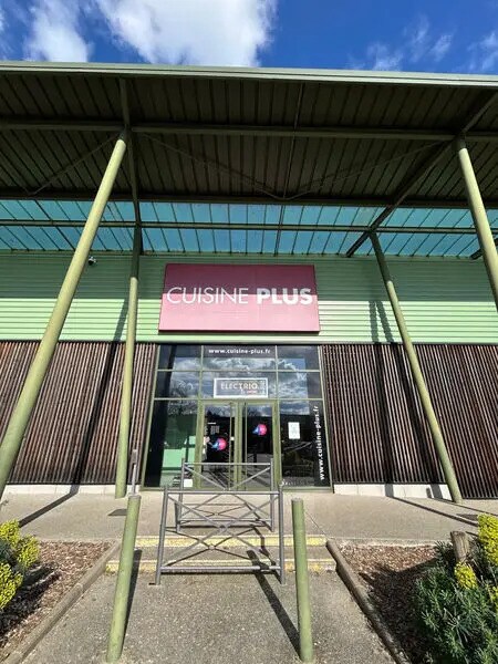 Local commercial dans Pissy-Pôville à louer Photo de l’immeuble– Image 1 sur 4